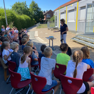 Eine Tierärztin in der Schule